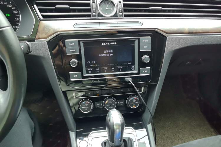 Used Volkswagen Magotan 2018 330TSI DSG Luxury Model Audio And AC Panel
