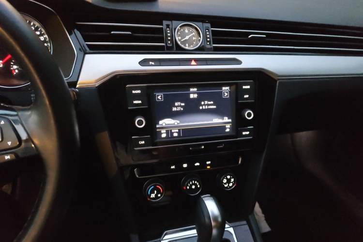 Used Volkswagen Magotan 2018 330TSI DSG Advanced Model Audio And AC Panel