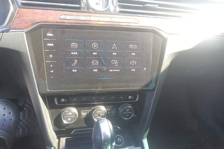 Used Volkswagen Magotan 2018 330TSI DSG Luxury Model Audio And AC Panel