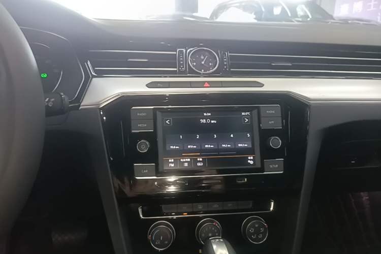 Used Volkswagen Magotan 2018 280TSI DSG Leading Model Audio And AC Panel