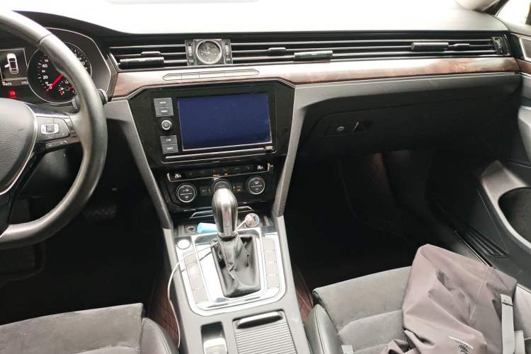 Used Volkswagen Magotan 2018 330TSI DSG Luxury Model Audio And AC Panel