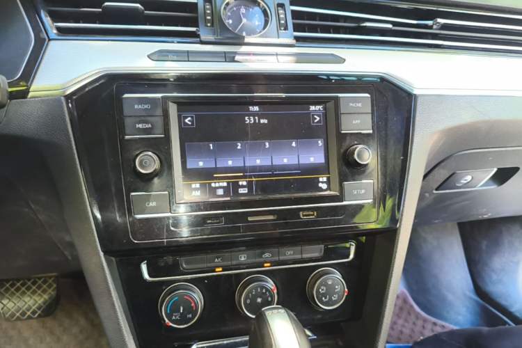 Used Volkswagen Magotan 2018 330TSI DSG Advanced Model Audio And AC Panel