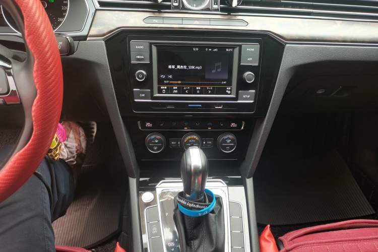 Used Volkswagen Magotan 2018 Facelift 330TSI DSG Luxury Model Audio And AC Panel