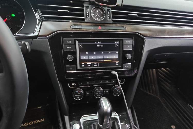 Used Volkswagen Magotan 2018 330TSI DSG Luxury Model Audio And AC Panel