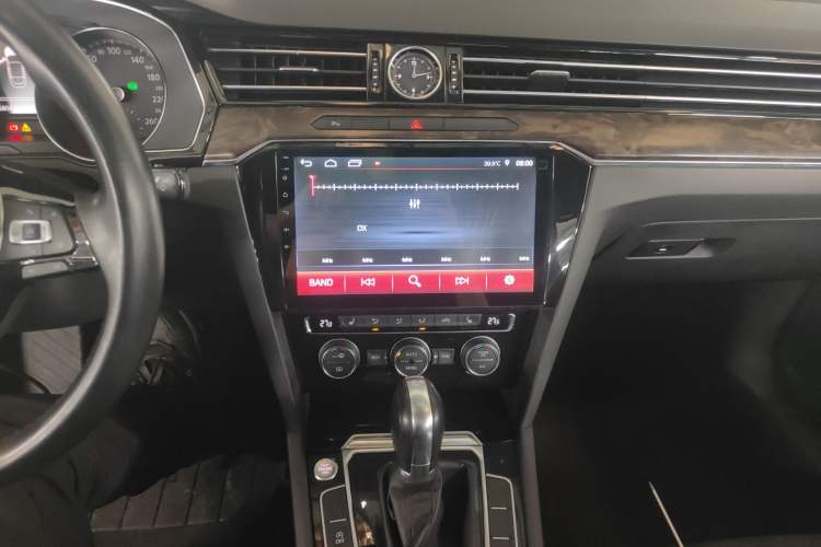 Used Volkswagen Magotan 2018 330TSI DSG Luxury Model Audio And AC Panel
