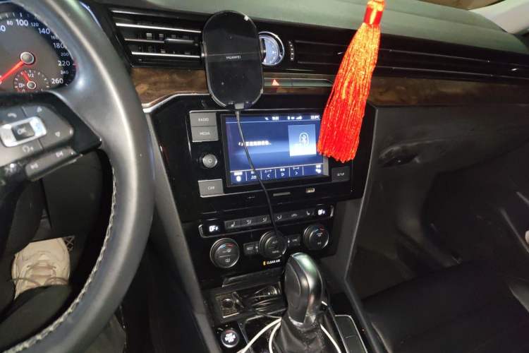 Used Volkswagen Magotan 2018 330TSI DSG Luxury Model Audio And AC Panel