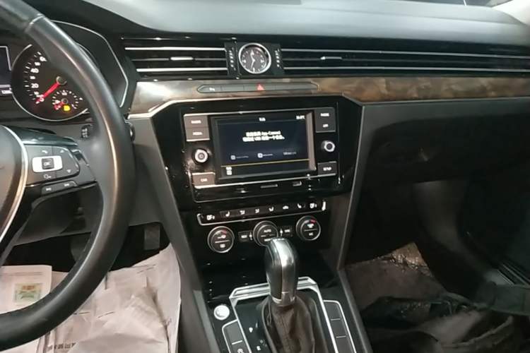 Used Volkswagen Magotan 2018 380TSI DSG Luxury Model Audio And AC Panel