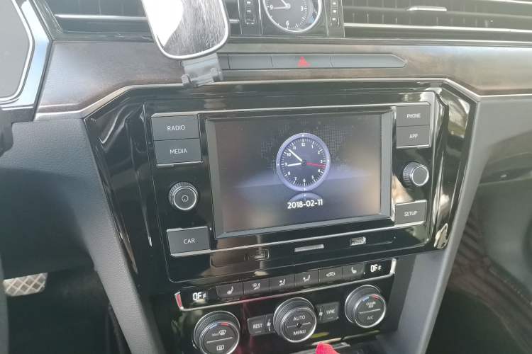Used Volkswagen Magotan 2018 Facelift 330TSI DSG Luxury Model Audio And AC Panel