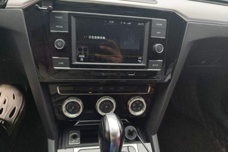Used Volkswagen Magotan 2018 330TSI DSG Advanced Model Audio And AC Panel