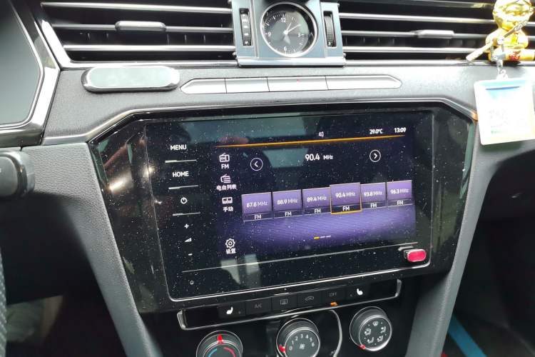 Used Volkswagen Magotan 2018 330TSI DSG Advanced Model Audio And AC Panel