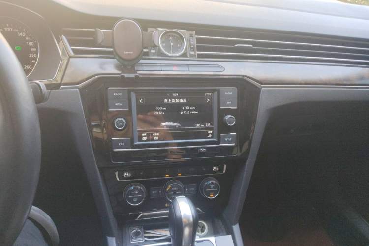 Used Volkswagen Magotan 2018 380TSI DSG Luxury Model Audio And AC Panel