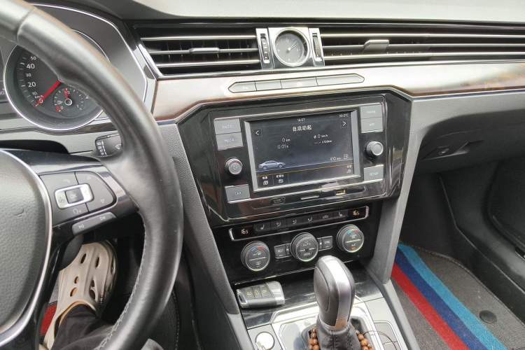 Used Volkswagen Magotan 2018 330TSI DSG Luxury Model Audio And AC Panel