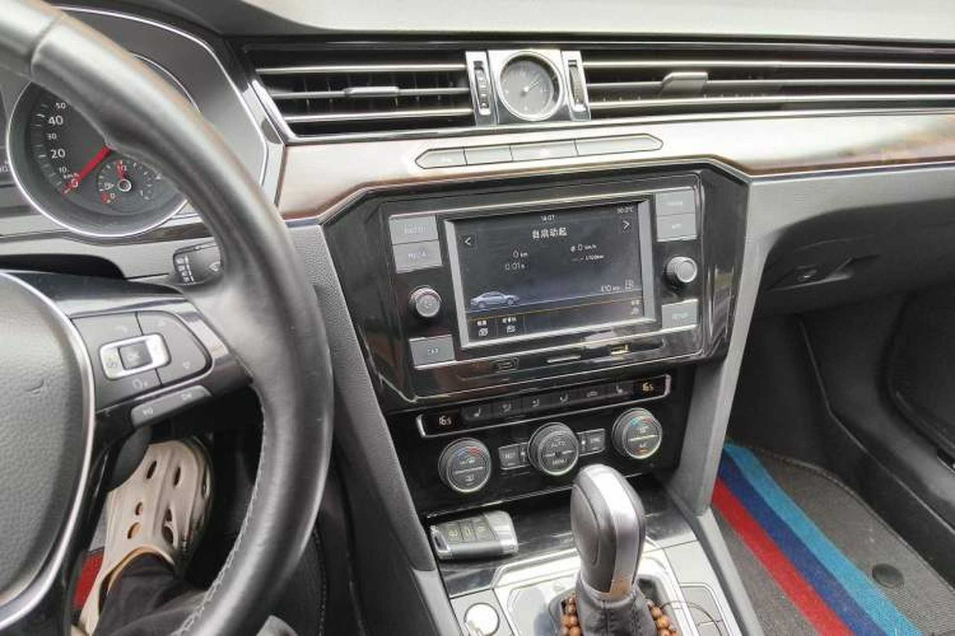 Used Volkswagen Magotan 2018 330TSI DSG Luxury Model Audio And AC Panel