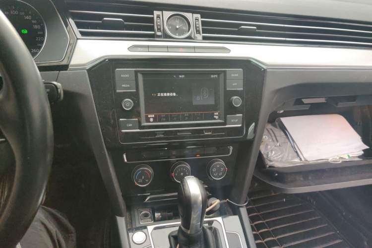 Used Volkswagen Magotan 2018 330TSI DSG Advanced Model Audio And AC Panel