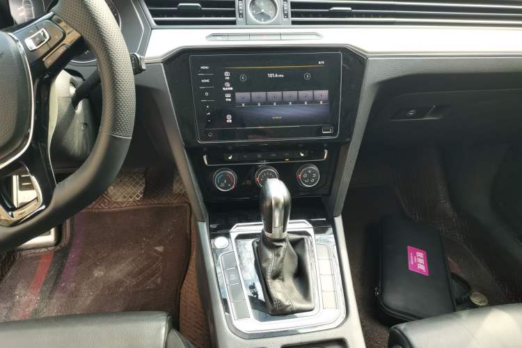 Used Volkswagen Magotan 2018 280TSI DSG Comfort Model Audio And AC Panel