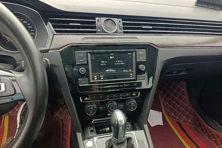 Used Volkswagen Magotan 2018 Facelift 380TSI DSG Luxury Version Audio And AC Panel
