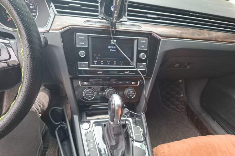 Used Volkswagen Magotan 2018 330TSI DSG Luxury Model Audio And AC Panel