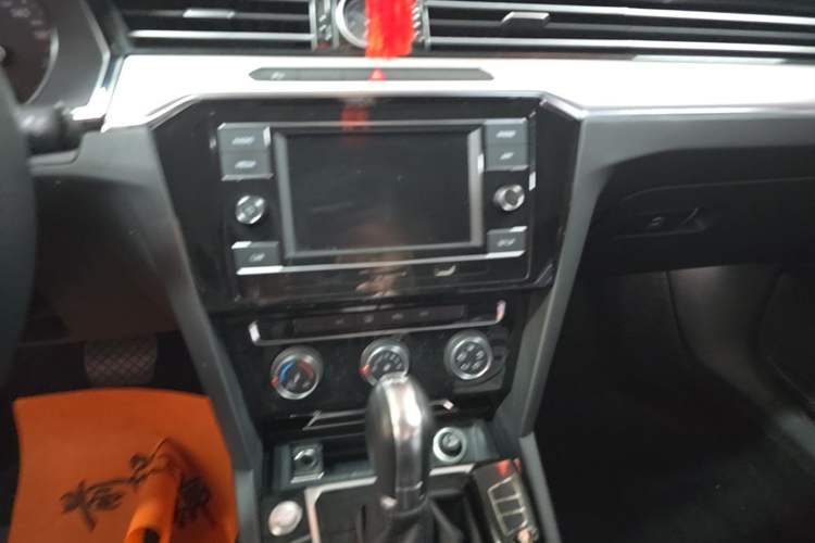 Used Volkswagen Magotan 2018 330TSI DSG Advanced Model Audio And AC Panel