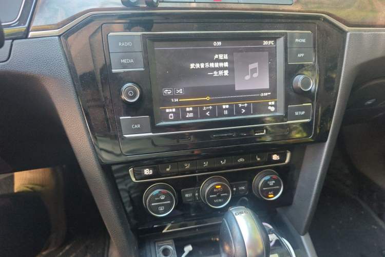 Used Volkswagen Magotan 2018 380TSI DSG Luxury Model Audio And AC Panel