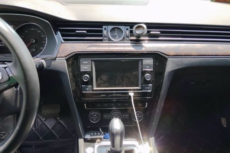 Used Volkswagen Magotan 2018 Facelift 330TSI DSG Luxury Model Audio And AC Panel