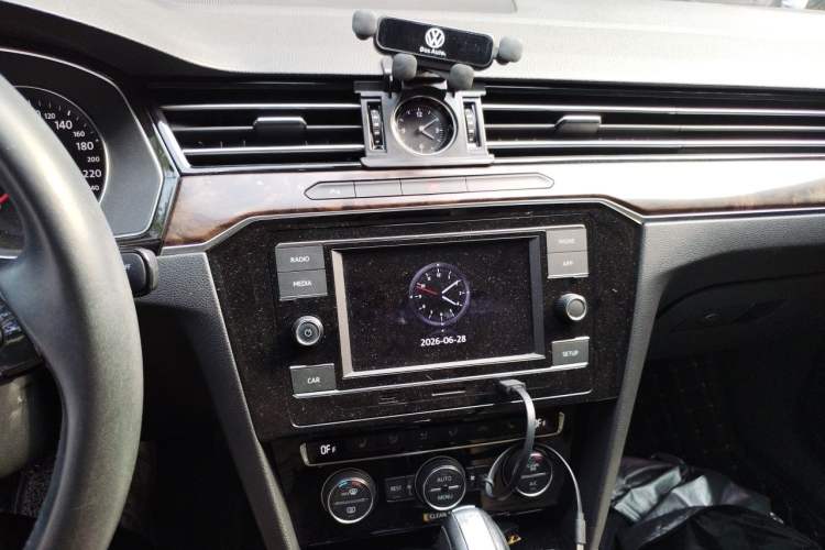Used Volkswagen Magotan 2018 330TSI DSG Luxury Model Audio And AC Panel