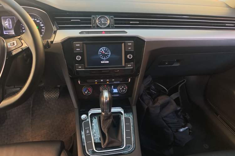 Used Volkswagen Magotan 2018 330TSI DSG Advanced Model Audio And AC Panel