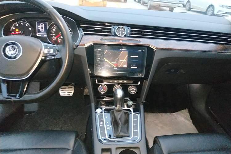 Used Volkswagen Magotan 2018 330TSI DSG Advanced Model Audio And AC Panel