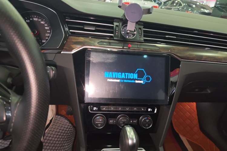 Used Volkswagen Magotan 2018 Facelift 330TSI DSG Luxury Model Audio And AC Panel