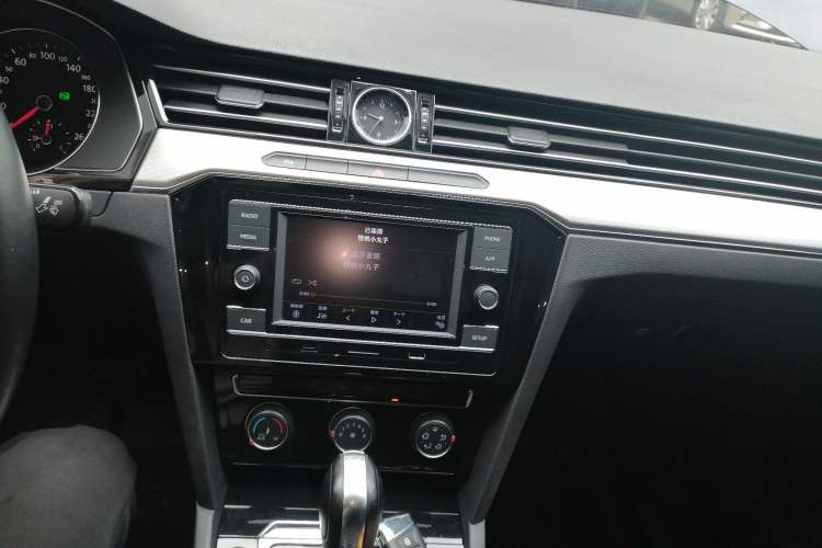 Used Volkswagen Magotan 2018 330TSI DSG Advanced Model Audio And AC Panel
