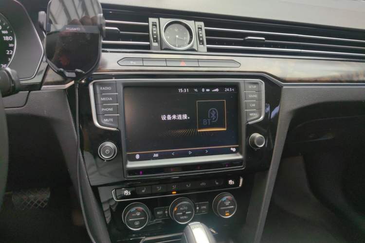 Used Volkswagen Magotan 2018 380TSI DSG Luxury Model Audio And AC Panel