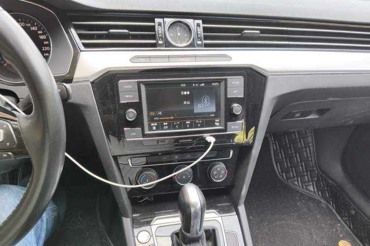 Used Volkswagen Magotan 2018 330TSI DSG Advanced Model Audio And AC Panel