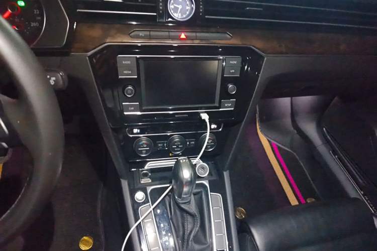 Used Volkswagen Magotan 2018 380TSI DSG Luxury Model Audio And AC Panel