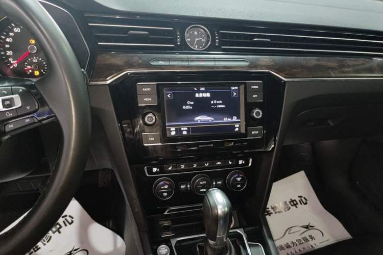 Used Volkswagen Magotan 2018 Facelift 330TSI DSG Luxury Model Audio And AC Panel