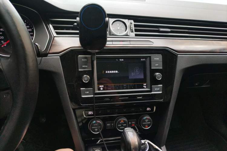 Used Volkswagen Magotan 2018 330TSI DSG Luxury Model Audio And AC Panel