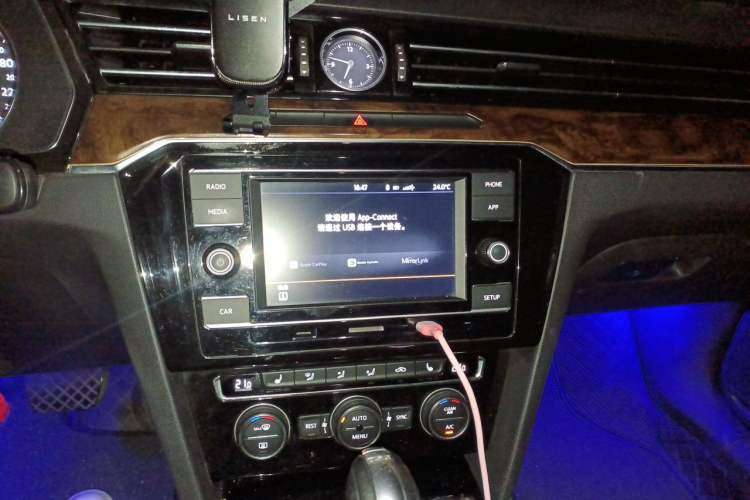 Used Volkswagen Magotan 2018 330TSI DSG Luxury Model Audio And AC Panel