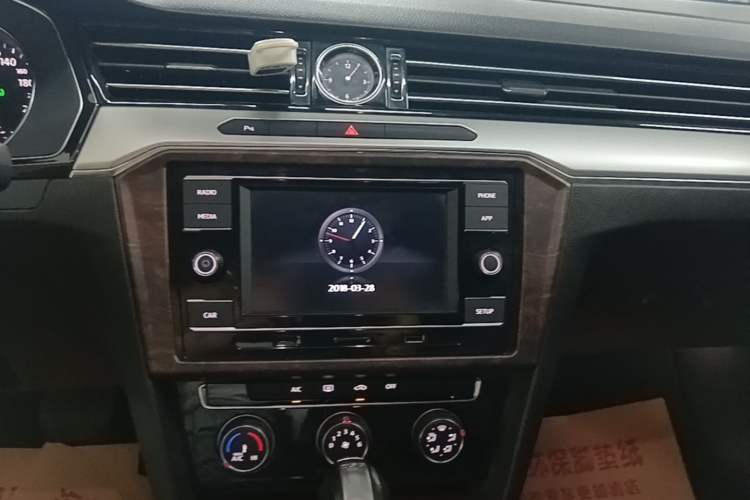 Used Volkswagen Magotan 2018 330TSI DSG Advanced Model Audio And AC Panel