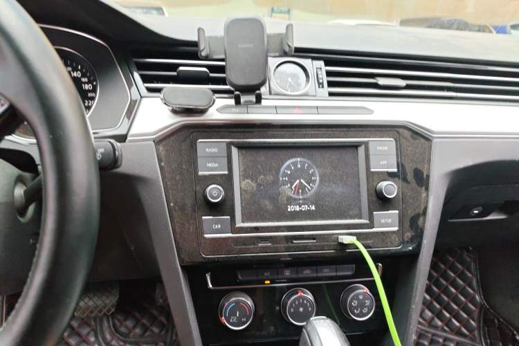 Used Volkswagen Magotan 2018 330TSI DSG Advanced Model Audio And AC Panel