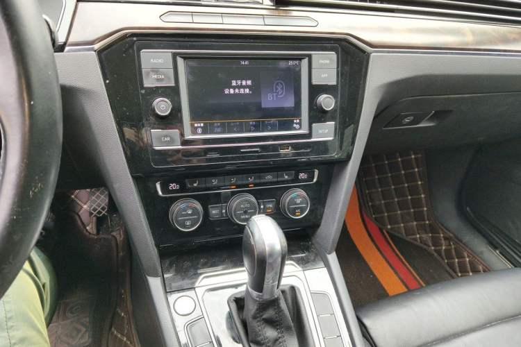 Used Volkswagen Magotan 2018 380TSI DSG Luxury Model Audio And AC Panel