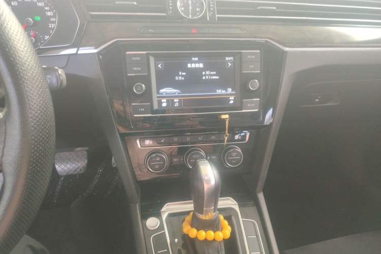 Used Volkswagen Magotan 2018 330TSI DSG Luxury Model Audio And AC Panel
