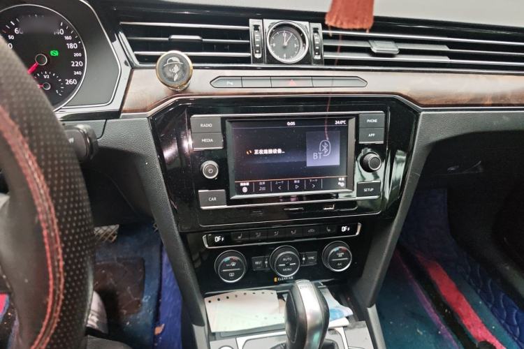 Used Volkswagen Magotan 2018 330TSI DSG Luxury Model Audio And AC Panel