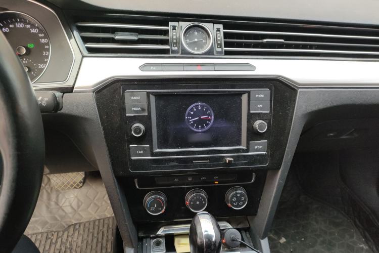 Used Volkswagen Magotan 2018 280TSI DSG Leading Model Audio And AC Panel