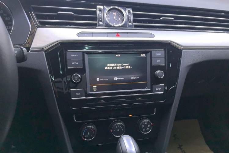 Used Volkswagen Magotan 2018 330TSI DSG Advanced Model Audio And AC Panel