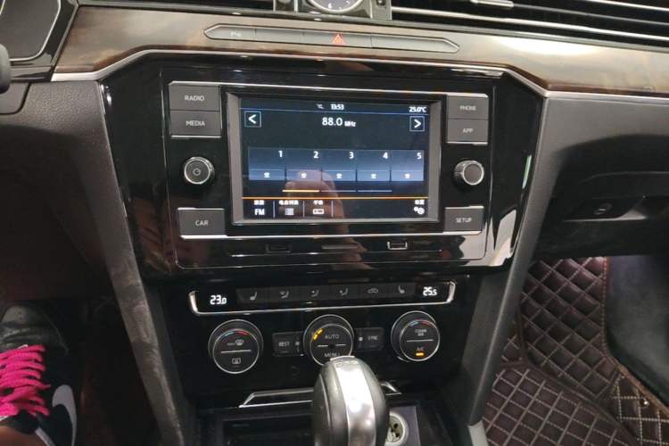 Used Volkswagen Magotan 2018 Facelift 380TSI DSG Luxury Version Audio And AC Panel