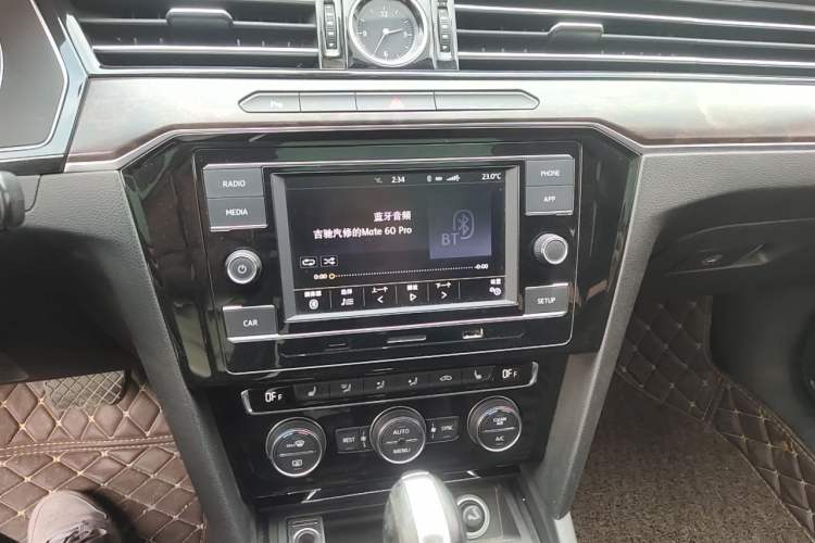 Used Volkswagen Magotan 2018 Facelift 330TSI DSG Luxury Model Audio And AC Panel
