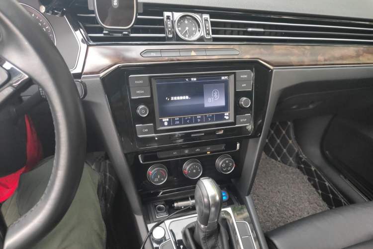 Used Volkswagen Magotan 2018 330TSI DSG Advanced Model Audio And AC Panel