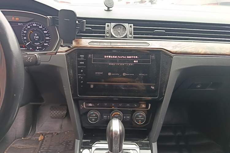 Used Volkswagen Magotan 2018 330TSI DSG Luxury Model Audio And AC Panel