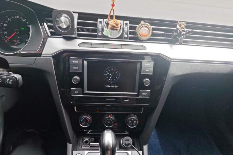 Used Volkswagen Magotan 2018 330TSI DSG Advanced Model Audio And AC Panel