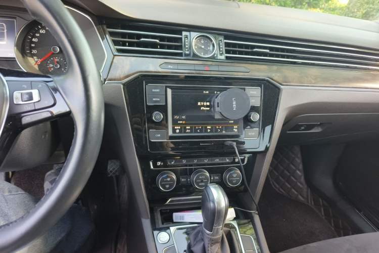 Used Volkswagen Magotan 2018 330TSI DSG Luxury Model Audio And AC Panel