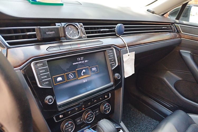 Used Volkswagen Magotan 2018 330TSI DSG Luxury Model Audio And AC Panel