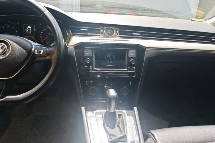 Used Volkswagen Magotan 2018 330TSI DSG Advanced Model Audio And AC Panel